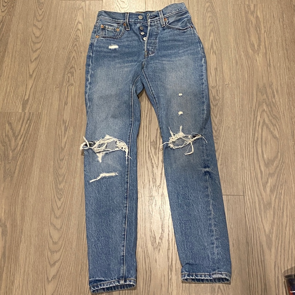 Levi’s mid wash denim jean